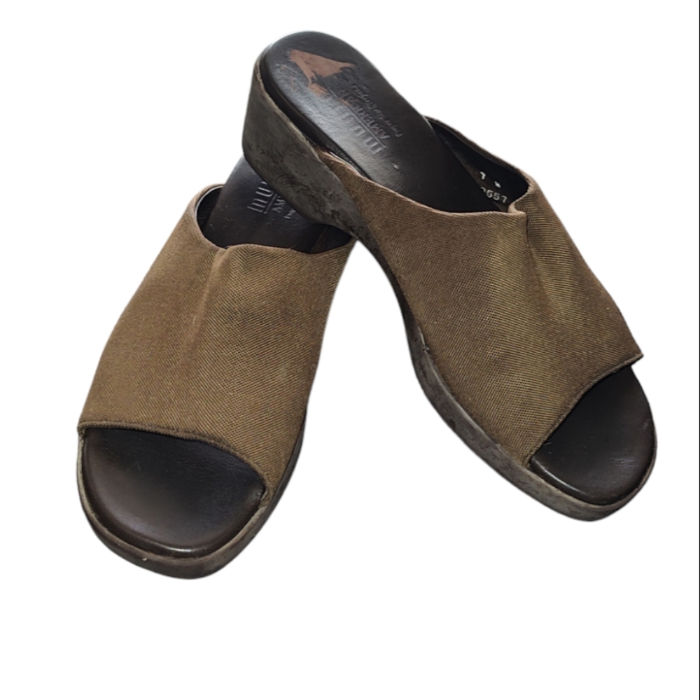 Munro American Women's Brown Slide Sandals Size 7